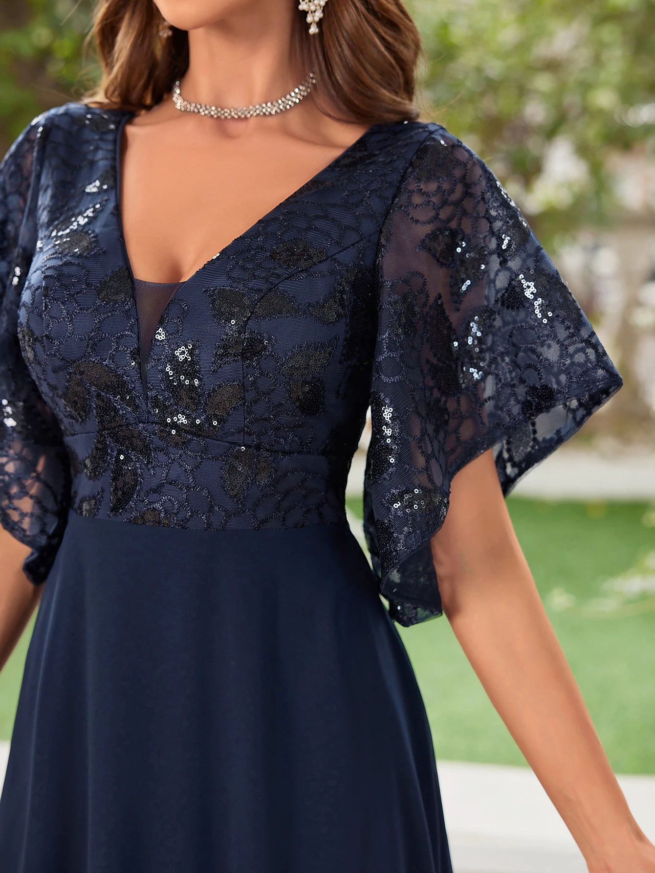 UNITHORSE V-neck Beaded Embroidered Paneling Chiffon Maid of Honor Dance Dress Elegant Bridal Party Gown