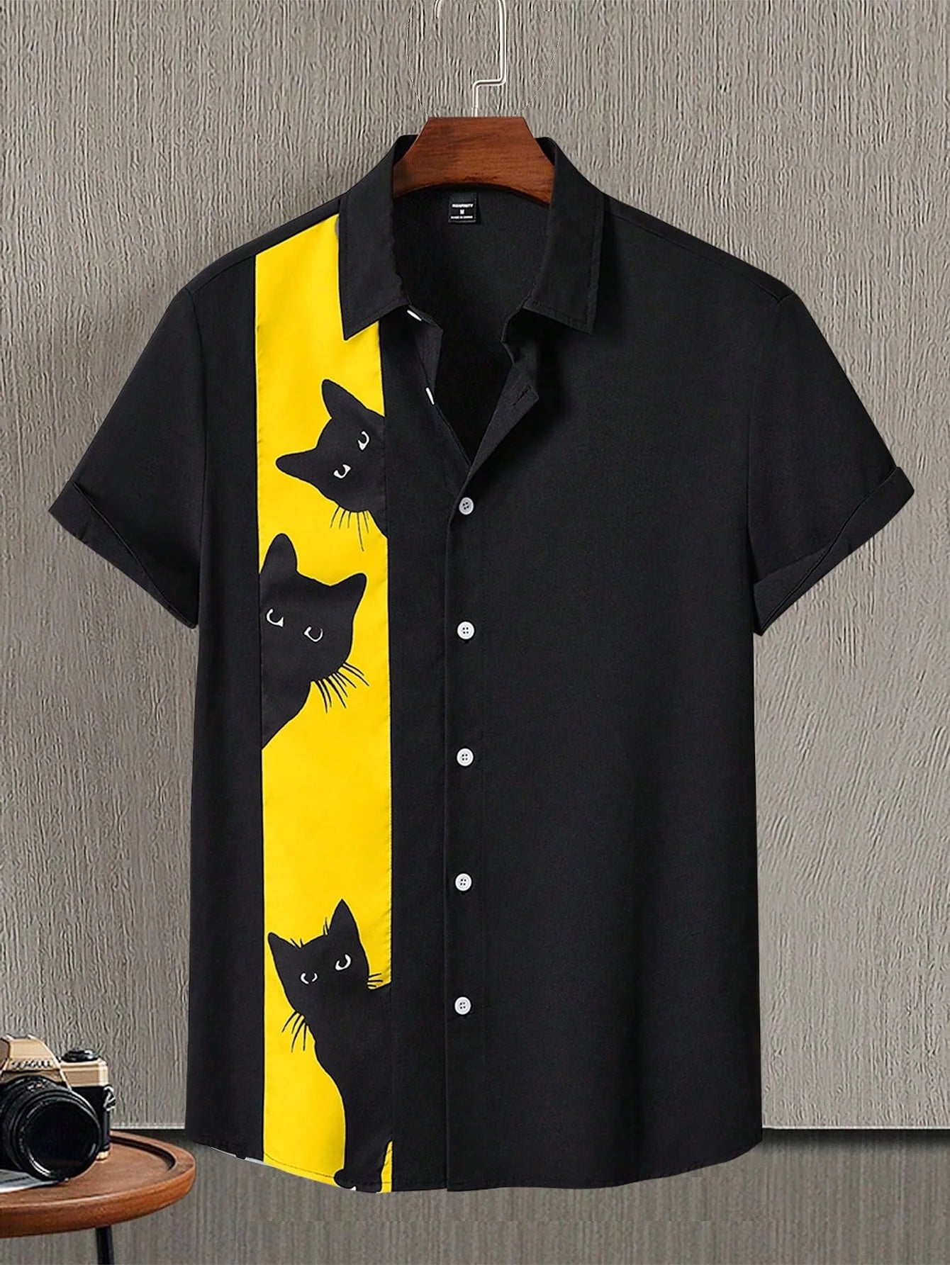 Whimsical Cat Print Men's Shirt – Playful Short Sleeve Button-Up with Adorable Kitten Patterns for Casual & Fun Outings