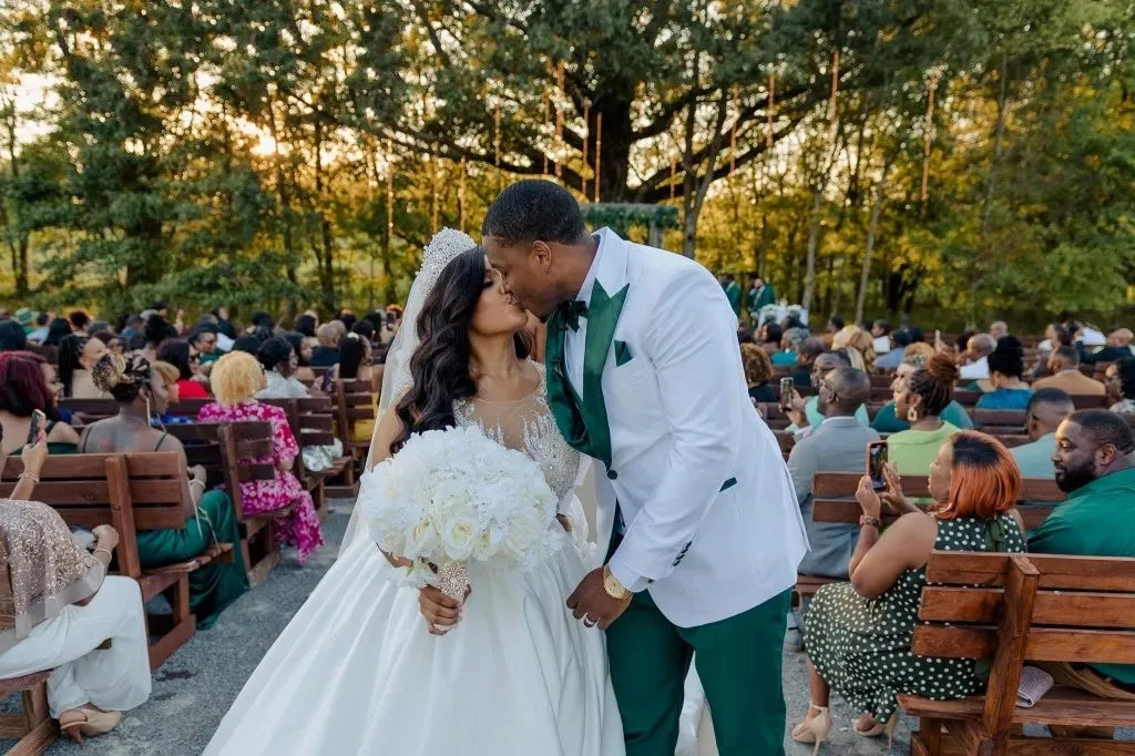 Plus Size Green Wedding Suits for Men Peaked Lapel Groom Wear Costume Homme Mariage Blazer Tuxedos Suit 3 Pcs Jacket+Vest+Pants