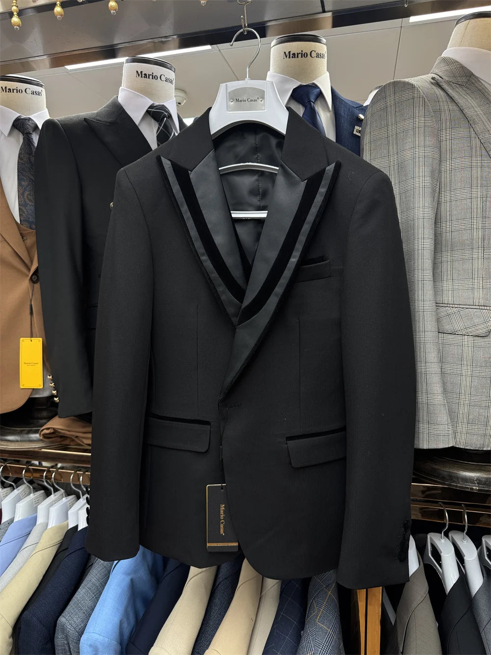 In Stock Smooth Groom Wear Elegant Single Breasted Men Suit 3-pieces Classy Formal Peak Lapel Customized Set Four Seasons