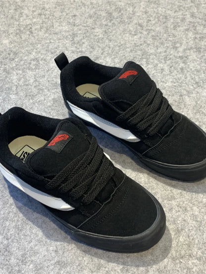 Cool Skateboard oes ex Retro Bread oes Street Sle Knuskool Couples Versatile Breathable Rubber Outsole round Toe