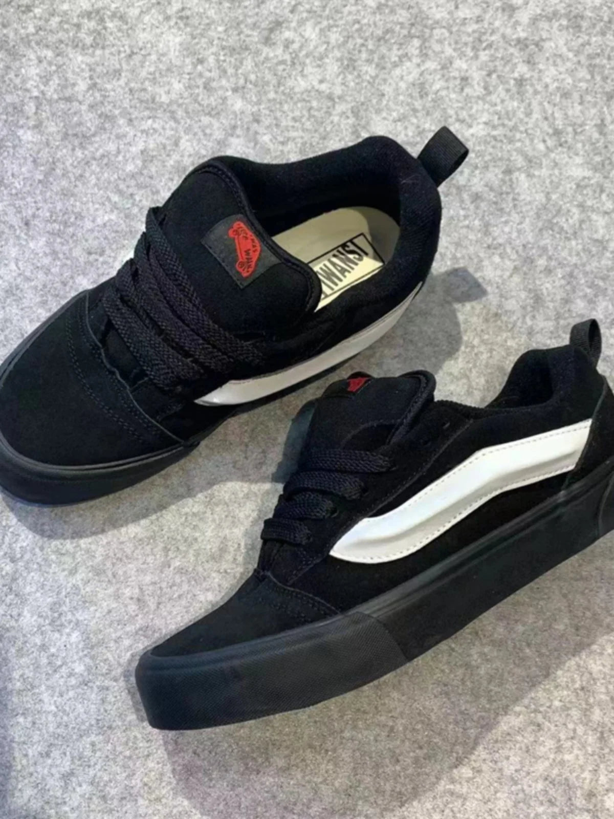 Cool Skateboard oes ex Retro Bread oes Street Sle Knuskool Couples Versatile Breathable Rubber Outsole round Toe