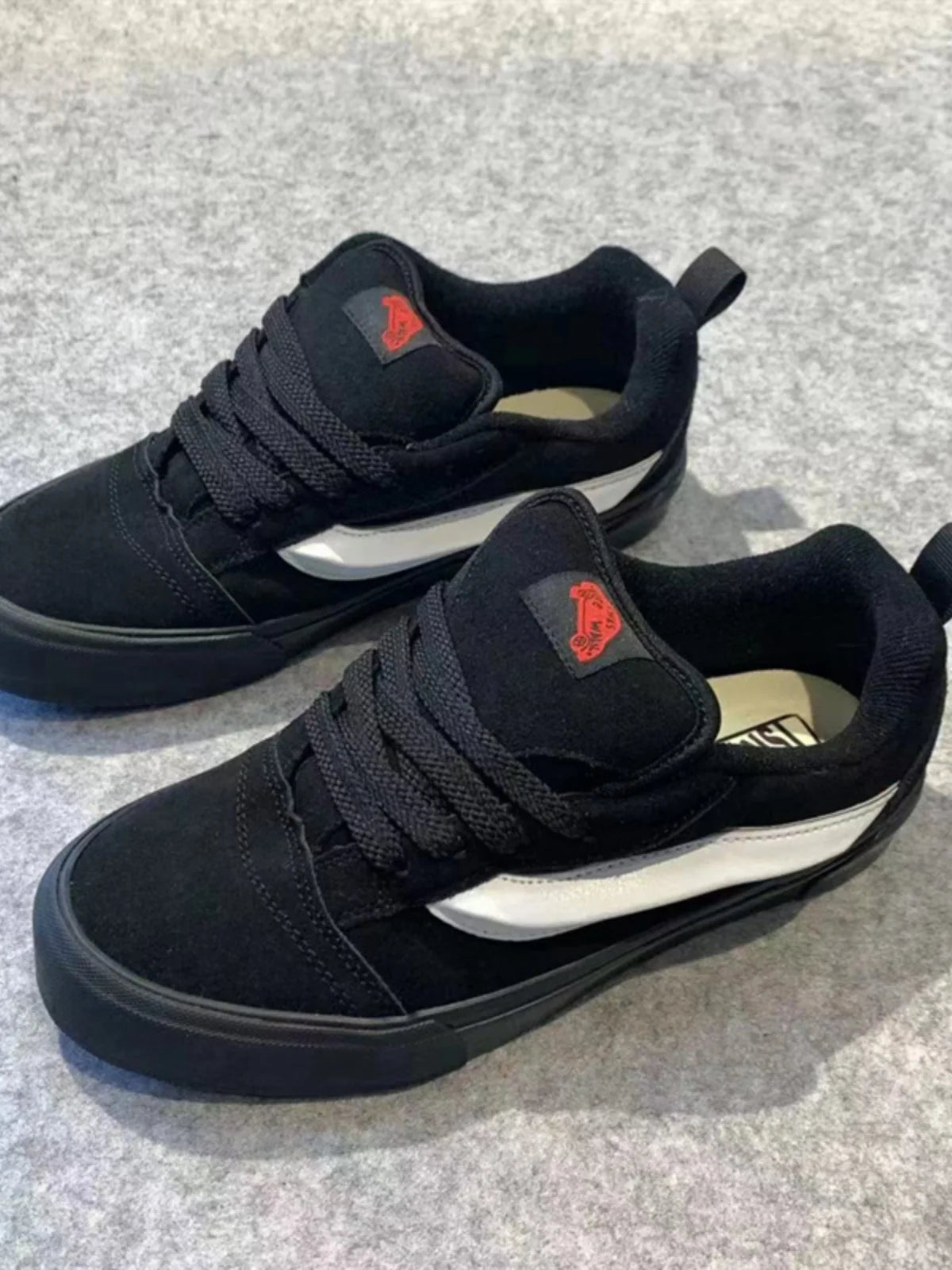 Cool Skateboard oes ex Retro Bread oes Street Sle Knuskool Couples Versatile Breathable Rubber Outsole round Toe