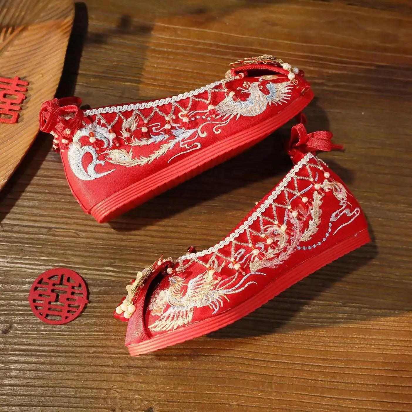 Woman's New Retro Red Wedding Shoes Chinese Style Tassel Embroidered Canvas Shoes Shallow Lace Up Big Size Hanfu Shoes
