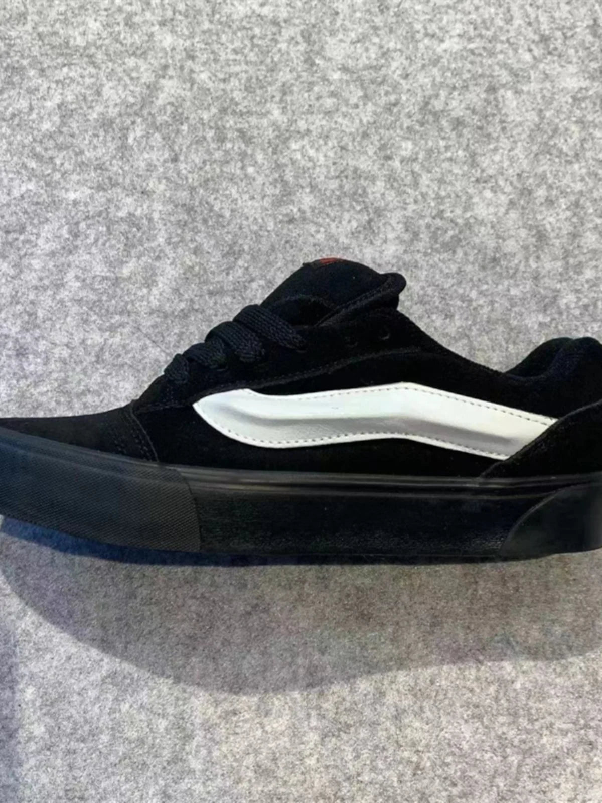 Cool Skateboard oes ex Retro Bread oes Street Sle Knuskool Couples Versatile Breathable Rubber Outsole round Toe