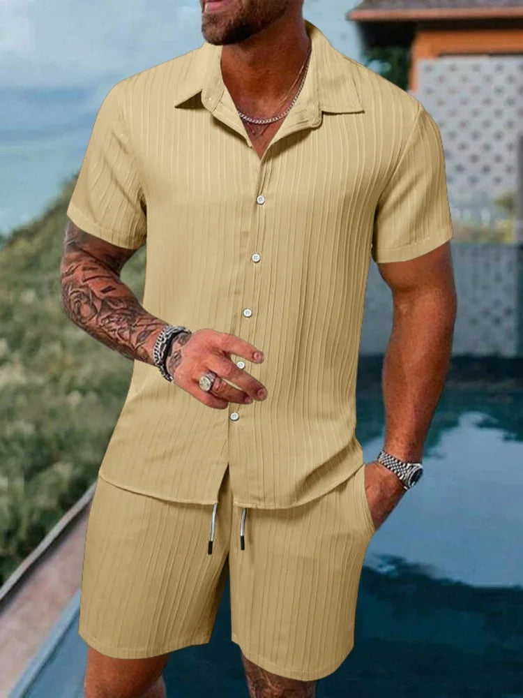 Men's casual sports beach outfit: Collared striped button-down short-sleeved shirt + drawstring shorts. Solid color 2-piece set.