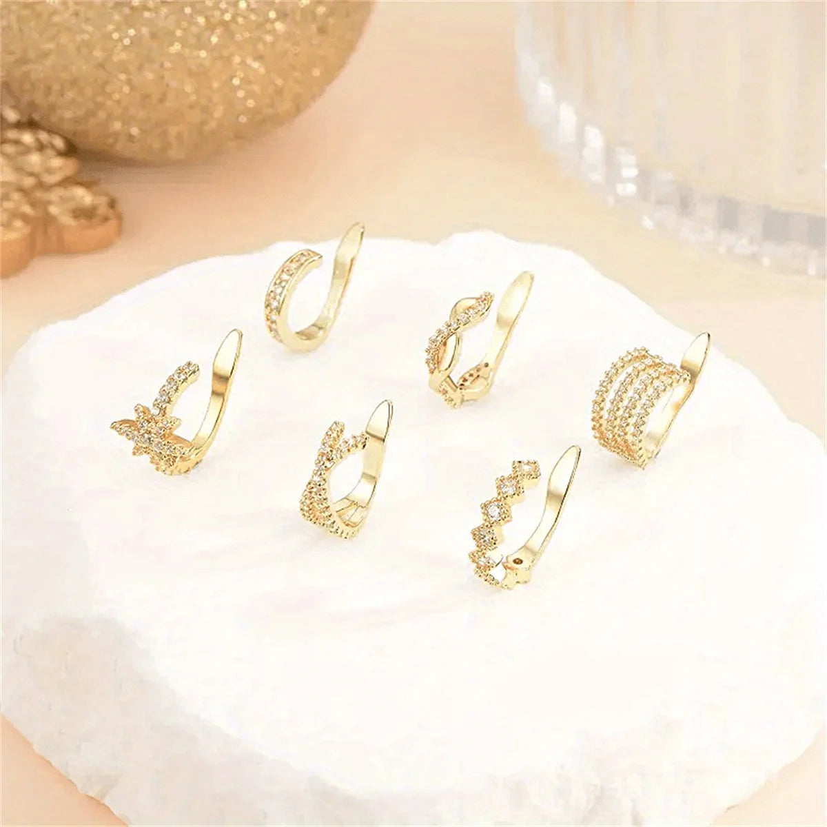 1Pc Hypoallergenic Huggie Earring Cuff for Women Men, Sparkling Cubic Zerconia Fake Carilage Clip On Ear No Piercing Jewelry